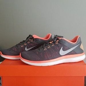 BNIB Women's Nike Flex shoes- sz 8.5